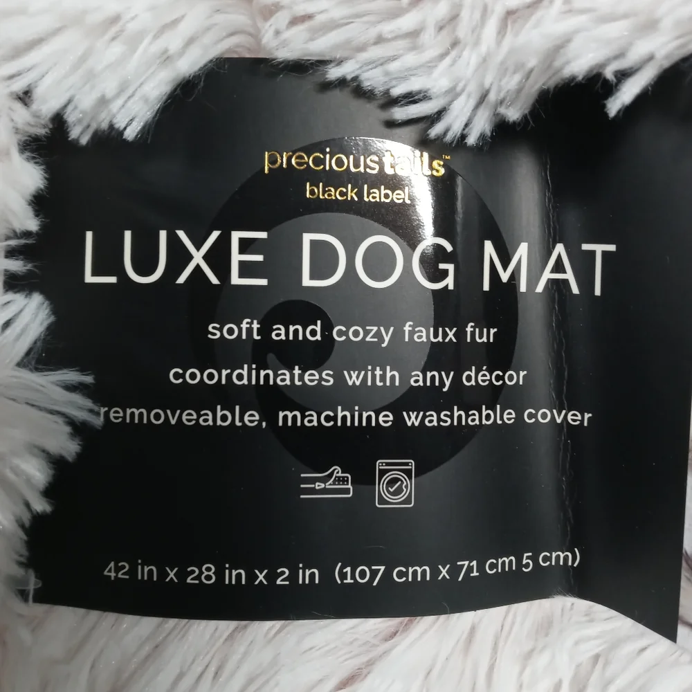 Precious Tails Black Level de Luxe Dog Mat